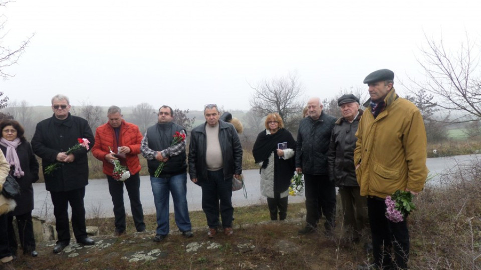 Социалисти почетоха паметта на Парапунов | StandartNews.com