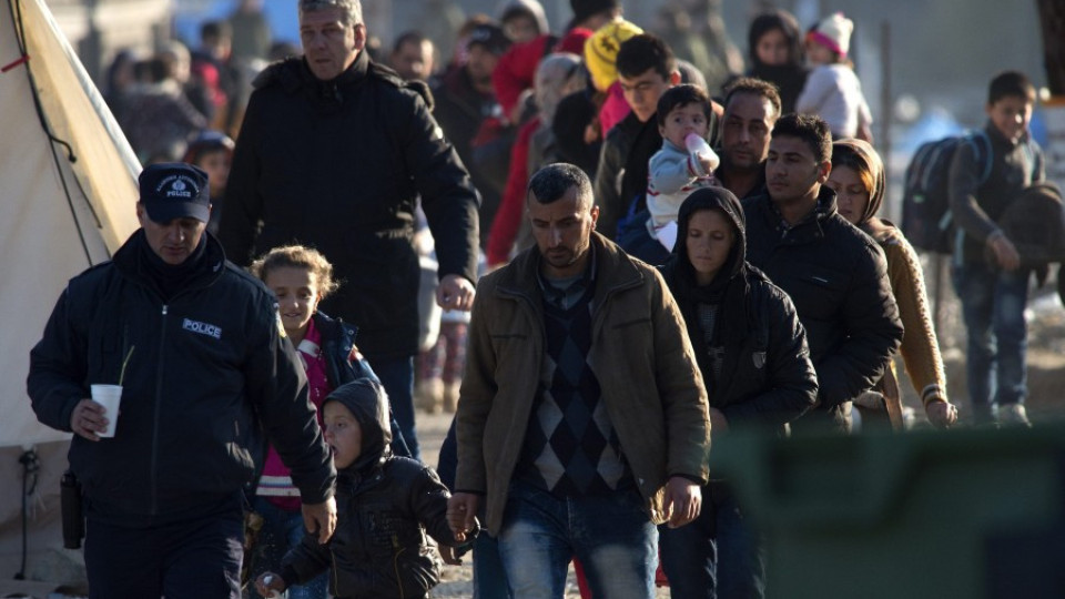 Евродепутати: Няма солидарност по въпроса с бежанците | StandartNews.com