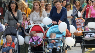 Родители на протести в цялата страна