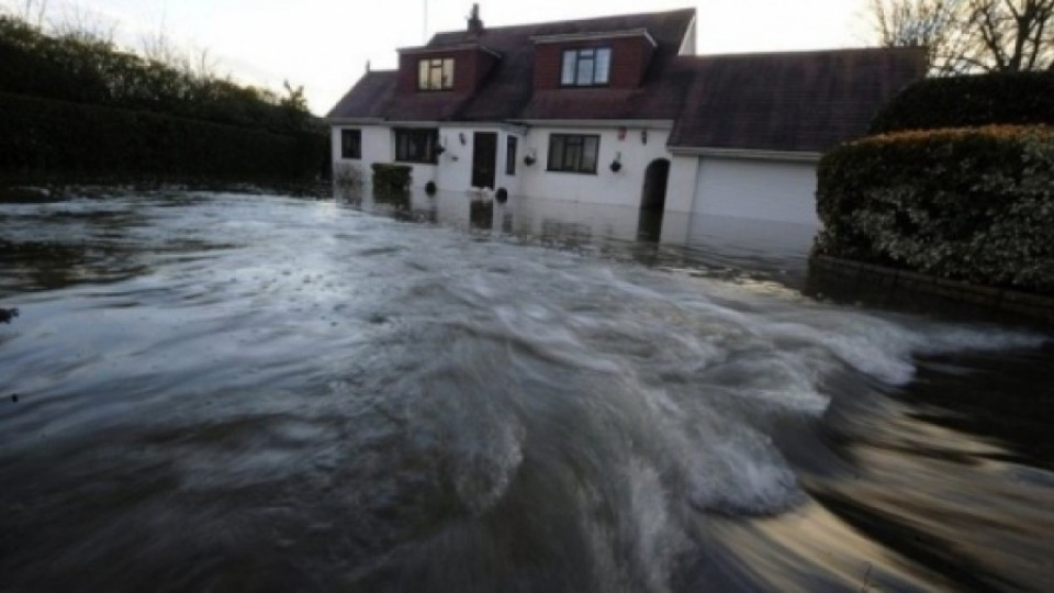 Река излезе от бреговете си във Великобритания | StandartNews.com