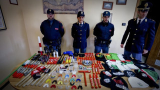 Арестуваха четирима българи за безредиците в Неапол