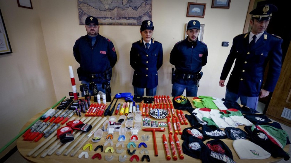 Арестуваха четирима българи за безредиците в Неапол | StandartNews.com