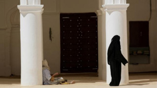 Жени дават вота си за първи път в Саудитска Арабия