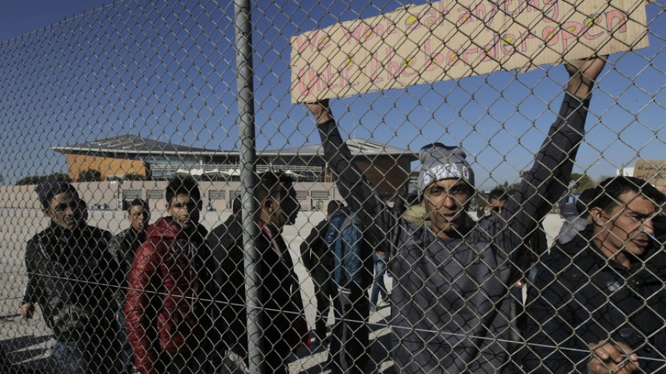 Атина похарчила 1 млрд. евро за бежанците | StandartNews.com