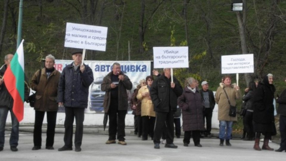 Казанджии и лозари плашат с блокади на пътища в Пиринско | StandartNews.com