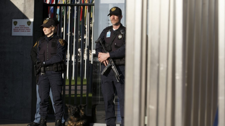 Арест за трима, свързани с атаките в Париж | StandartNews.com
