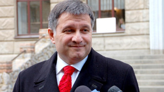 Министър заля с вода Саакашвили