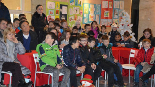 Ученици представиха новогодишни традиции от цял свят