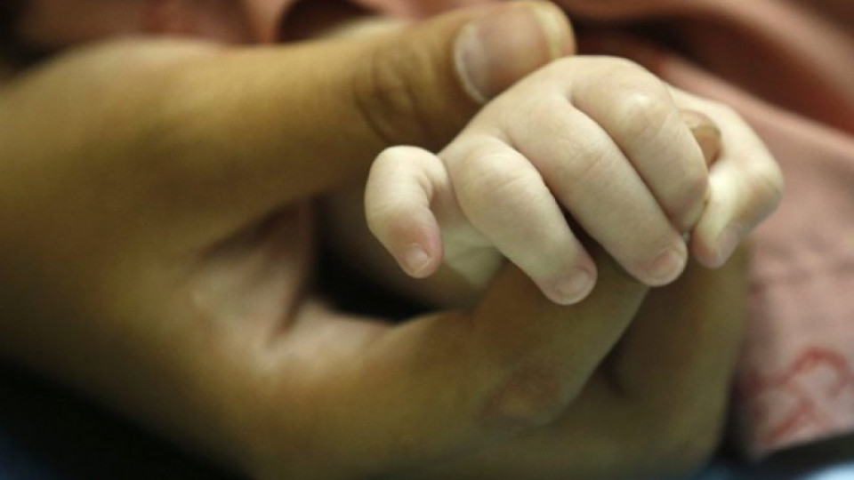 Социалните отнемат от майката изоставеното бебе в Пловдив  | StandartNews.com