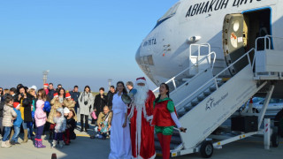 Снежанка слезе от руски самолет 