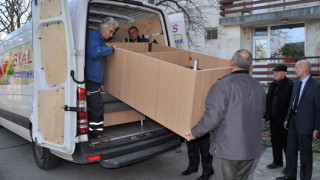 Бизнесмен дари климатици на старческия дом в Хасково
