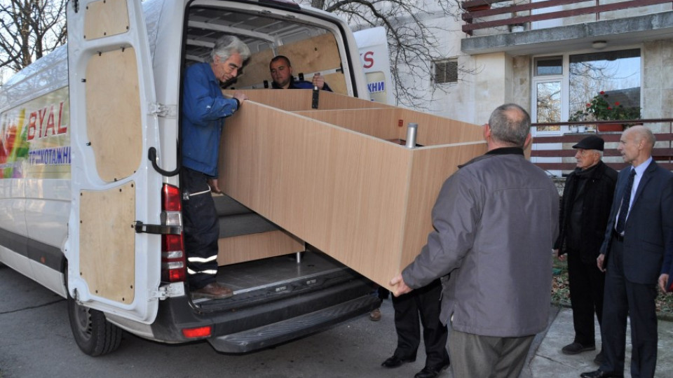 Бизнесмен дари климатици на старческия дом в Хасково | StandartNews.com