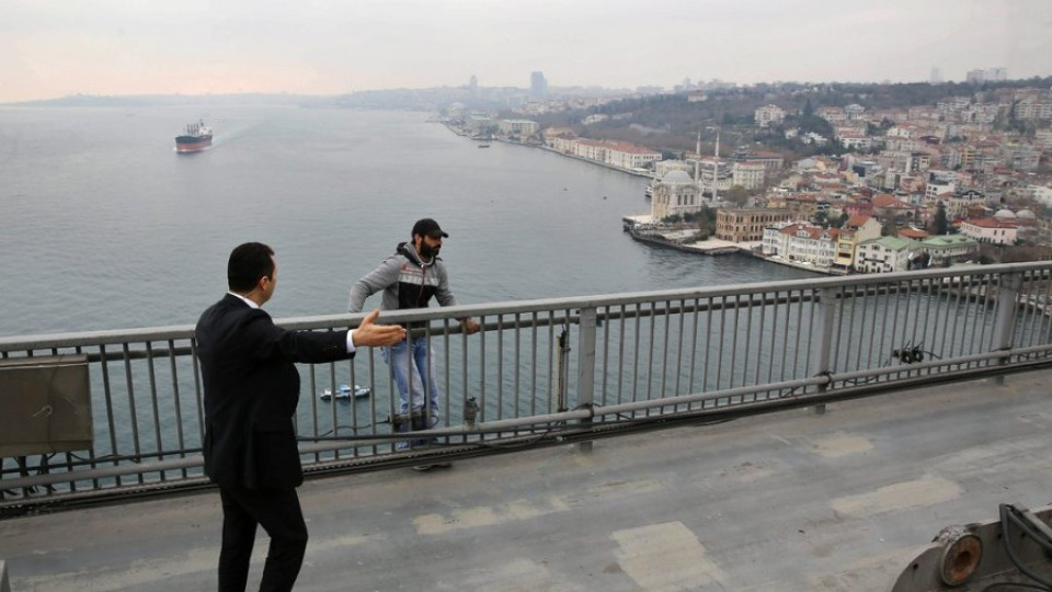 Конвоят на Ердоган спаси мъж от самобуийство | StandartNews.com