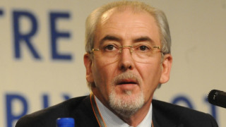 Местан мълчи, не казва защо се крие в турското посолство 