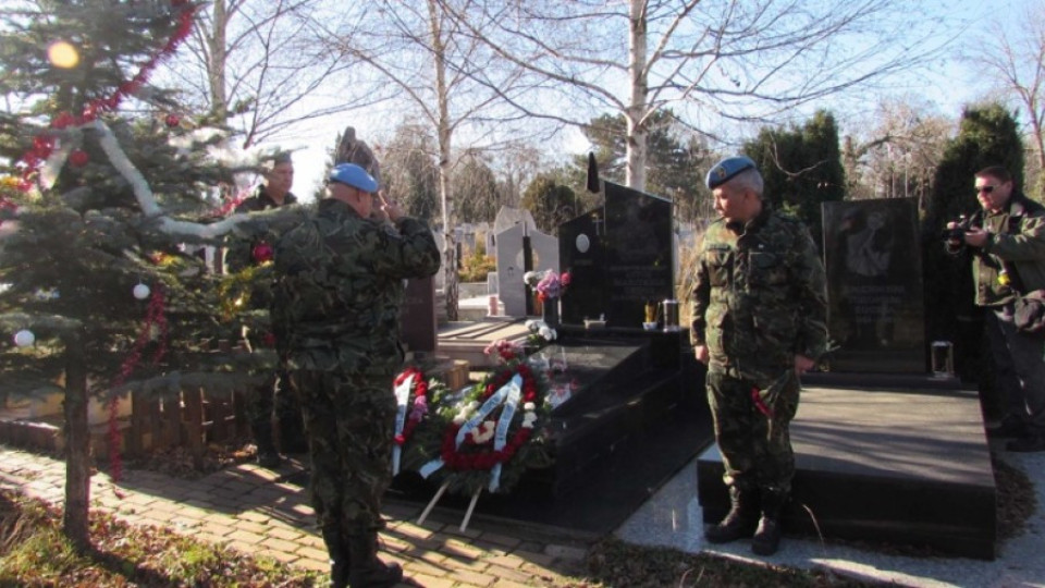 Близки и приятели почетоха паметта на загиналите край Кербала | StandartNews.com