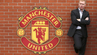 Скоулс: Ван Гаал трябва да остане в Юнайтед