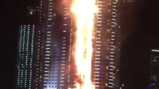 Огромен пожар в небостъргач в Дубай (ВИДЕО)