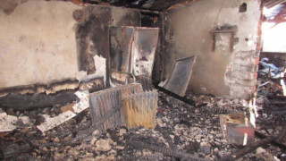 Пожар изпепели част от къщата на кмет в Русенско