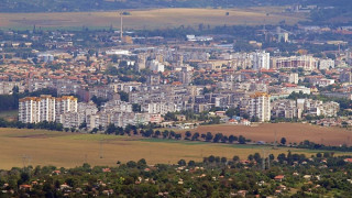 Откриха телата на мъж и жена в гараж в Търговище