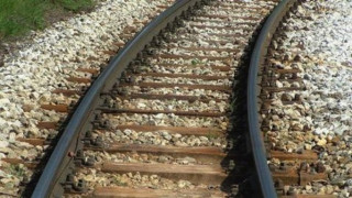 Влаковете в Делхи спряха заради бомбена заплаха