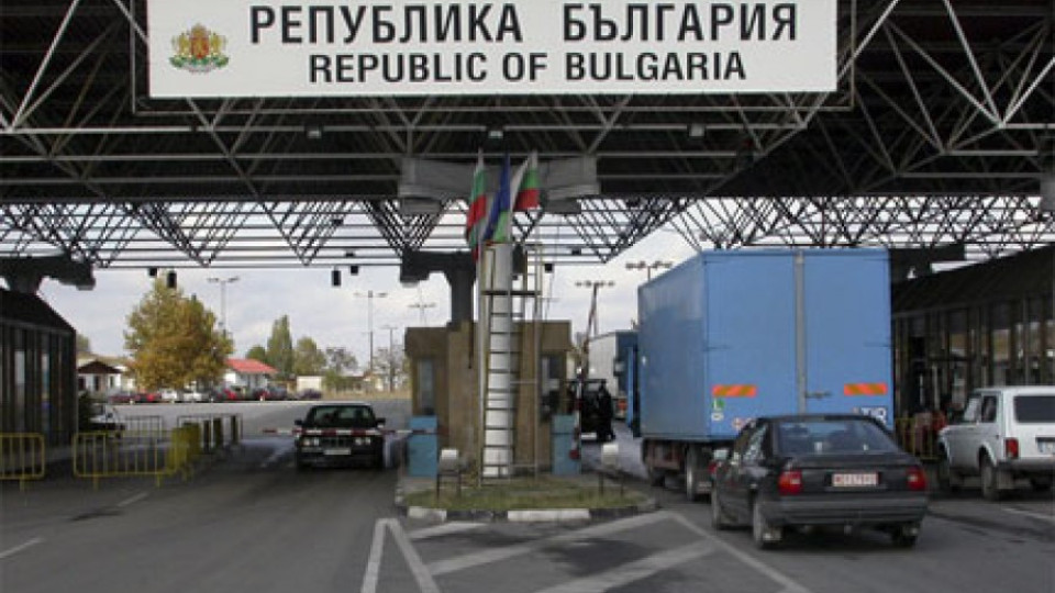 Стотици българи се оказаха блокирани на Калотина | StandartNews.com