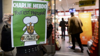 "Шарли ебдо" отбелязва годишнина от атентата с карикатура на бог убиец