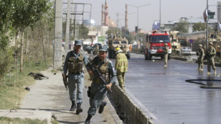 Терорист се е взривил край летището на Кабул