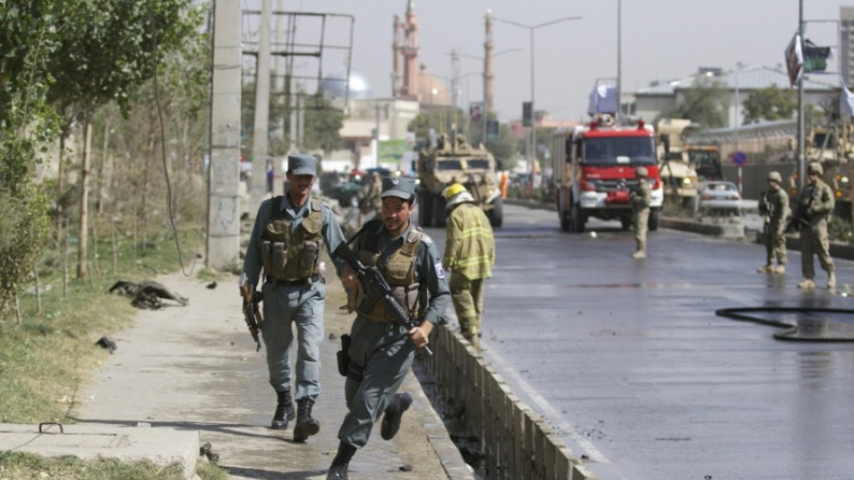 Терорист се е взривил край летището на Кабул | StandartNews.com