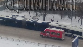 Два автобуса от градския транспорт катастрофираха в Бургас