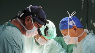 Лекари от „Софиямед“ спасиха от ампутация крака на мъж  с огромен тумор  