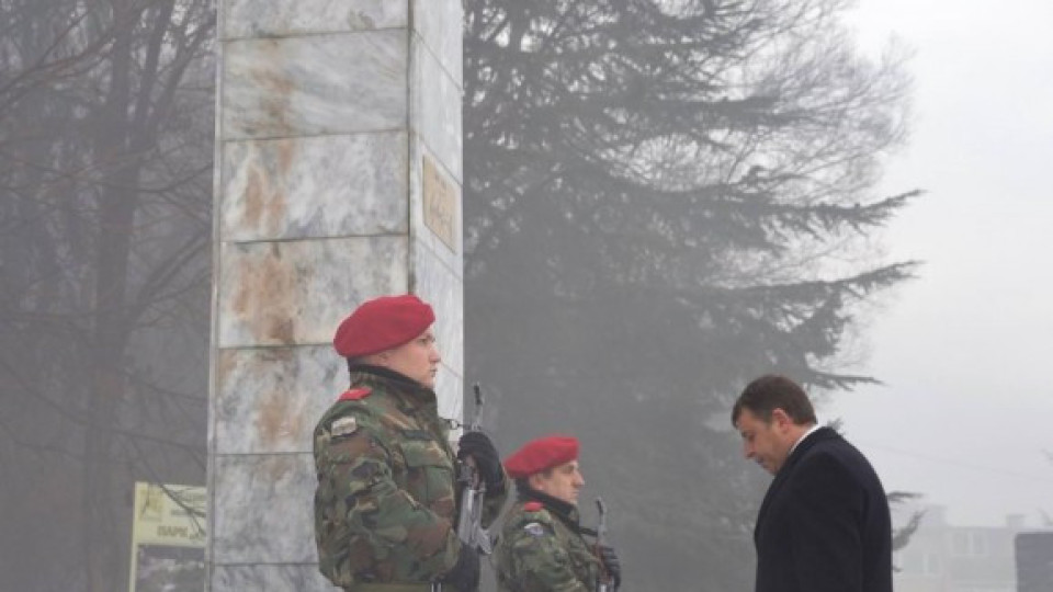 Благоевградчани сведоха глави пред паметта на Христо Ботев | StandartNews.com