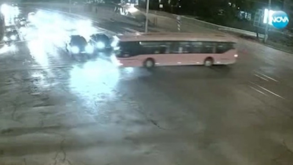 Ексклузивни кадри на катастрофата с автобус 64 (ВИДЕО) | StandartNews.com