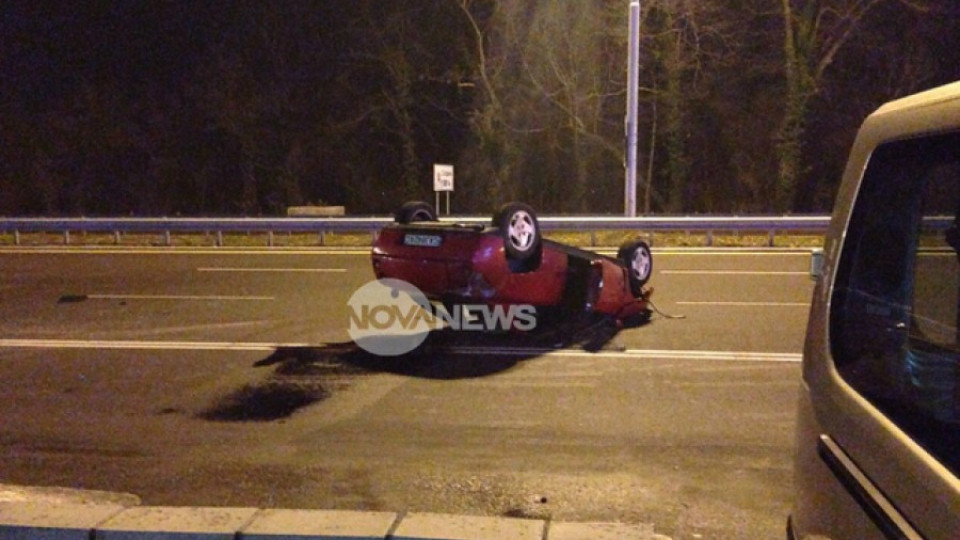 Кола се обърна по таван след гонка в столицата | StandartNews.com