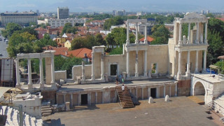 Ремонтират сцената на Античния театър