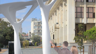 Соларни дървета никнат в центъра на Бургас