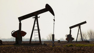 Нефтът се срина до  31 долара за барел
