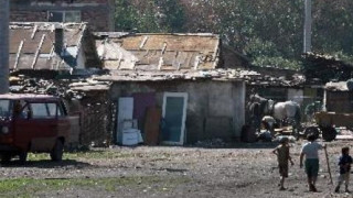 Кмет награждава ромски хубавици