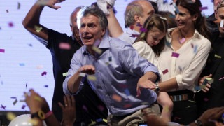 Аржентинският президент дава заплатата си на бедни