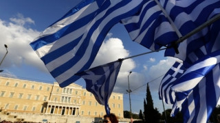Гърците на протест срещу сделката с кредиторите