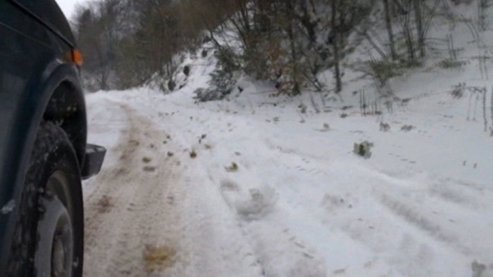 Снеговалежът усложнява бедствената обстановка в Смолян | StandartNews.com