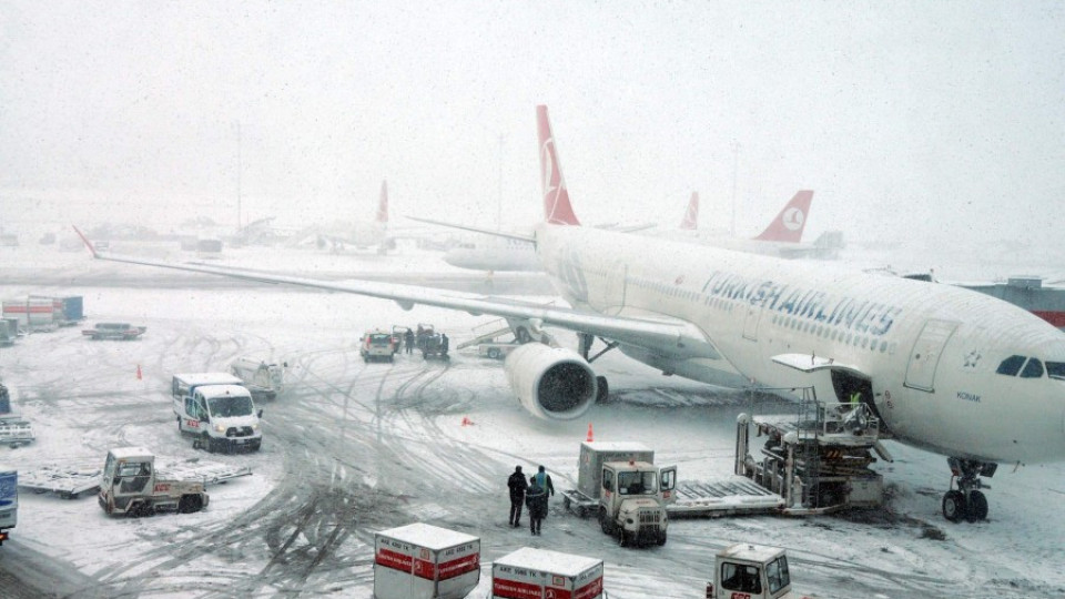 Истанбул под снежна  блокада | StandartNews.com