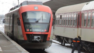 БДЖ спря движението на влакове в 3 железопътни участъка
