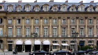 Пламна прочутият хотел "Риц" в Париж
