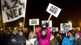Затварят границата на Гърция с Македония заради бежанците