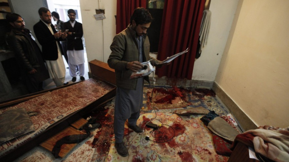 Екстремисти избиха 30 в университет в Пакистан | StandartNews.com