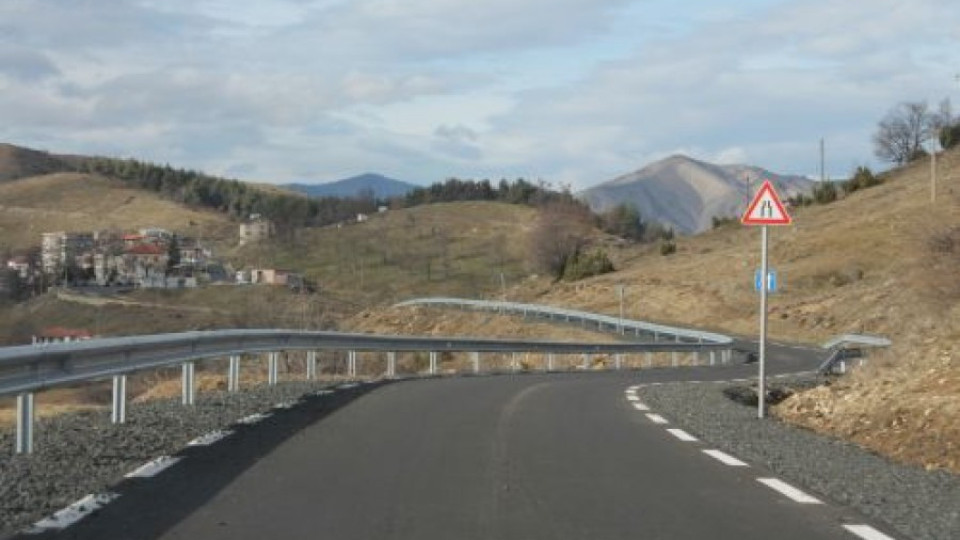 3-километровата отсечка от Боровица до Голобрад с нов асфалт | StandartNews.com