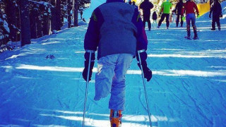 Шотландец без половин крак на ски в Банско