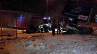 Мерцедесът, забил се в билборд в Пловдив, летял с над 100 км/ч.  