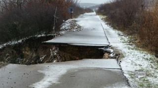 Огромен трап се появи между села в община Елхово