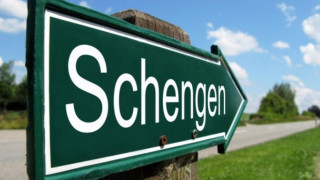 Aтина бясна заради Шенген